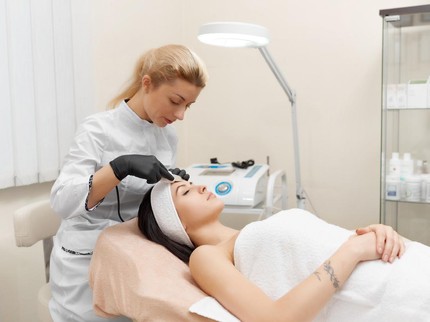 30 Klinik Kecantikan Terbaik dan Terdekat di Jakarta, untuk Bunda Treatment Sambil Me Time