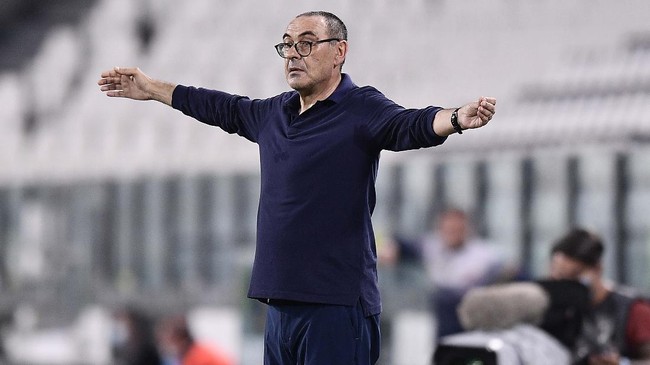 Para fan di media sosial meramaikan tagar #SarriOut meminta Juventus segera memecat Mauruzio Sarri sebelum laga Liga Champions.