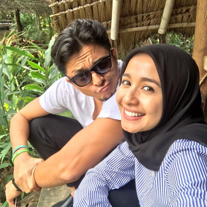 <p>Ada belasan foto kemesraan Laudya Cynthia Bella dengan Engku Emran yang masih ada di Instagram. Salah satunya foto kocak ini. (Foto: Instagram @narmaeukgne)</p>