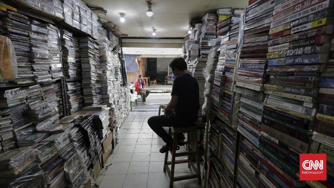 DPR menilai kejadian ini menunjukkan adanya kelemahan pengawasan terkait penerbitan buku ajar maupun soal ujian bagi peserta didik di Indonesia.