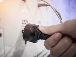 PLN Gandeng ABB Bangun Charger EV di Kantor hingga Pribadi