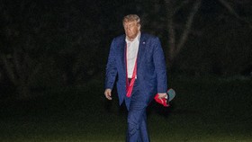 Iran Keluarkan Surat Penangkapan Terhadap Donald Trump