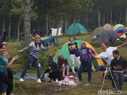 Camping Ground Lembang Diserbu Wisatawan Berbagai Daerah
