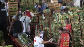 FOTO: Pasar, Pusat Penyebaran Corona di Amerika Latin