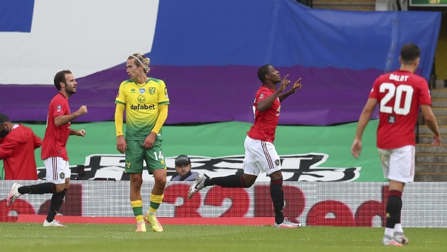 Manchester United's Odion Ighalo celebrates after scoring the opening goal during the FA Cup sixth round soccer match between Norwich City and Manchester United at Carrow Road stadium in Norwich, England, Saturday, June 27, 2020. (Catherine Ivill/Pool via AP)