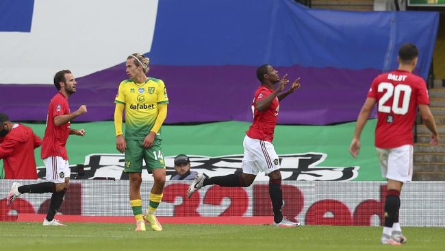 Norwich City vs Manchester United Manchester United's Odion Ighalo celebrates after scoring the opening goal during the FA Cup sixth round soccer match between Norwich City and Manchester United at Carrow Road stadium in Norwich, England, Saturday, June 27, 2020. (Catherine Ivill/Pool via AP)
