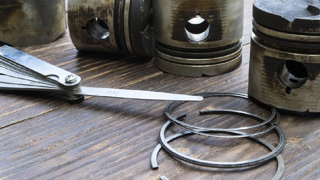 Cara memasang ring piston yang salah dapat berakibat fatal bagi sepeda motor.