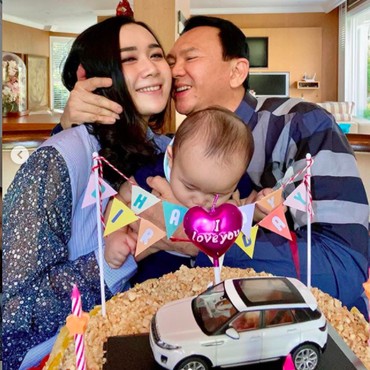 Manisnya, Puput Cium Mesra Pipi Ahok yang Ulang Tahun ke-54