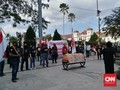 Marhaenis Demo Bela Bung Karno di Yogya, Keranda HTI Dirusak