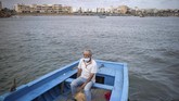 Aktivitas Warga Maroko Usai Lockdown Dilonggarkan A man crosses by boat from Rabat to Sale after lockdown measures were lifted, in Morocco, Friday, June 26, 2020. Moroccans are re-experiencing a taste of the life before. In newly opened public spaces, every sip of coffee in a cafe, every dip in a river with friends, every moment of outdoor intimacy is savored, marking the end of more than three months of lockdown. (AP Photo/Mosa'ab Elshamy)