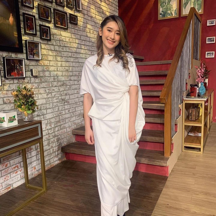<p>Amanda Caesa terjun ke dunia hiburan dengan menunjukkan bakat di bidang tarik suara. Ia sering mengunggah momen manis ketika bersenandung. (Foto: dok. Instagram)</p>