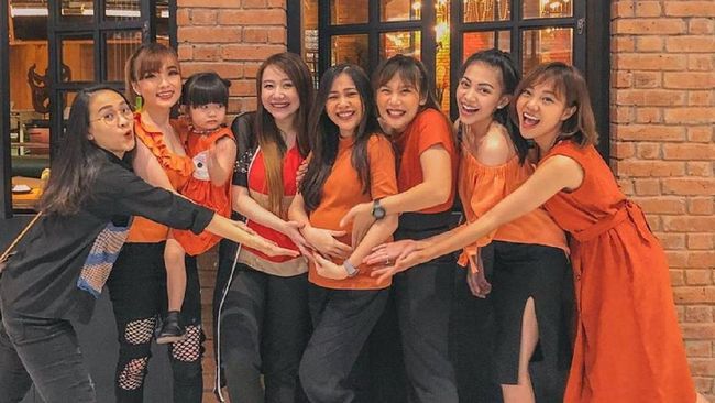 7 Potret Kebersamaan Eks Cherrybelle, Masih Akrab Meski Sudah Bubar