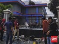 Demo Tolak TKA Kendari, Massa Lempar Sampah Kantor Imigrasi