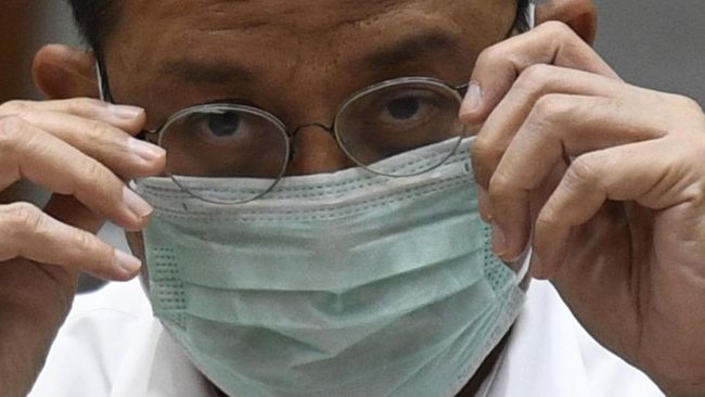 KPK Tetapkan Menteri Sosial Juliari Tersangka Bansos Covid-19 Mensos Juliari Batubara ditetapkan sebagai tersangka kasus bansos covid-19 dan hingga saat ini masih buron.