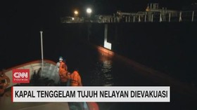 VIDEO: Kapal Tenggelam di Natuna, Tujuh Nelayan Dievakuasi
