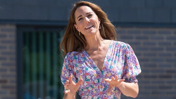 FRAMLINGHAM EARL, UNITED KINGDOM - JUNE 25: 
Catherine, Duchess of Cambridge helps to pot plants and herbs during a visit to The Nook in Framlingham Earl, Norfolk, which is one of the three East Anglia's Children's Hospices (EACH) on June 25, 2020 in Framlingham Earl, United Kingdom. (Photo by Joe Giddens - WPA Pool/Getty Images)