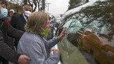 Lonjakan Kasus Kematian Akibat Corona di Chile A friend of 72-year-old Monica Lagos, touches the hearse with the coffin containing her body, outside her home in Santiago, Chile, Monday, June 15, 2020. According to grandaughter Ninoska Vasquez, who works as an assistant at a health center, Lagos died from complications related to COVID-19. (AP Photo/Esteban Felix)