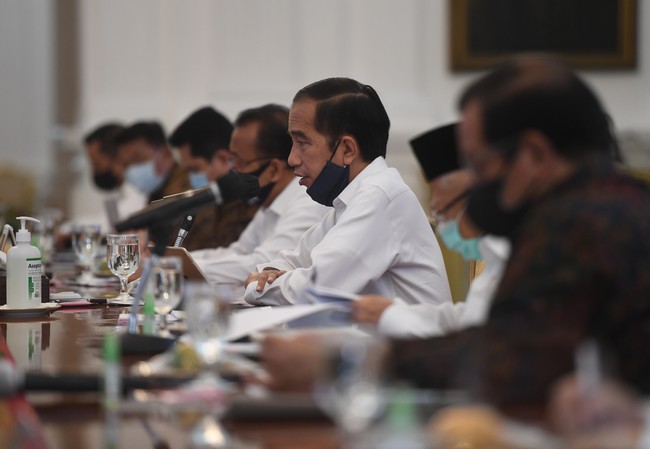 Pengamat politik berpendapat Presiden Joko Widodo harus segera melakukan reshuffle kabinet, karena reshuffle menjadi pertaruhan kredibilitas Jokowi.