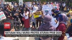VIDEO: Ratusan Wali Murid Protes Aturan PPDB 2020
