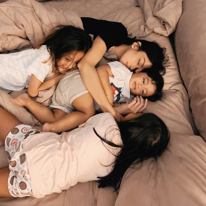Menikah di tahun 2010, Ririn dan Aldi dikarunia 2 putri dan 1 putra. Kini, ketiganya tumbuh jadi anak yang menggemaskan lho, Bunda. (Foto: Instagram @ririndwiaryanti)