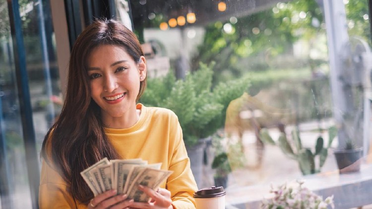 zodiak happy Asian woman hand holding smart phone and banknotes ,make money online concept