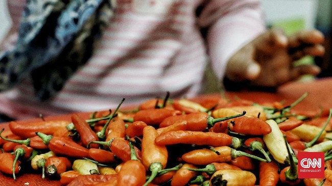 Mayoritas harga pangan di pasar tradisional naik tipis pada Senin (19/3). Kenaikan terbesar dipimpin oleh harga cabai merah besar.