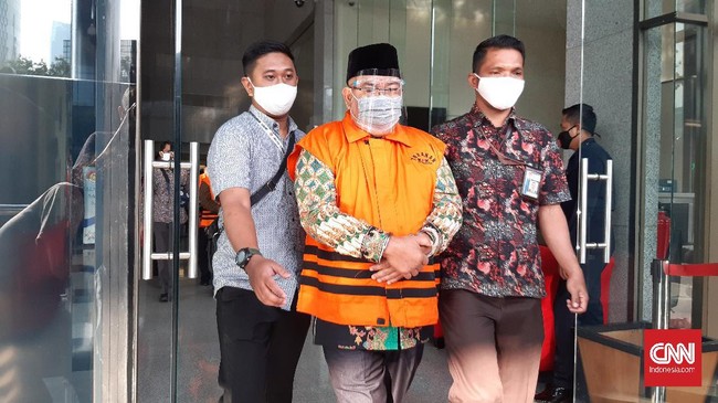KPK kembali melakukan penahanan terhadap 3 tersangka yang merupakan mantan anggota DPRD Jambi dalam kasus dugaan suap pengesahan APBD 2017-2018. Ketiga tersangka ialah Cekman, Parlagutan Nasution dan Tadjudin Hasan.