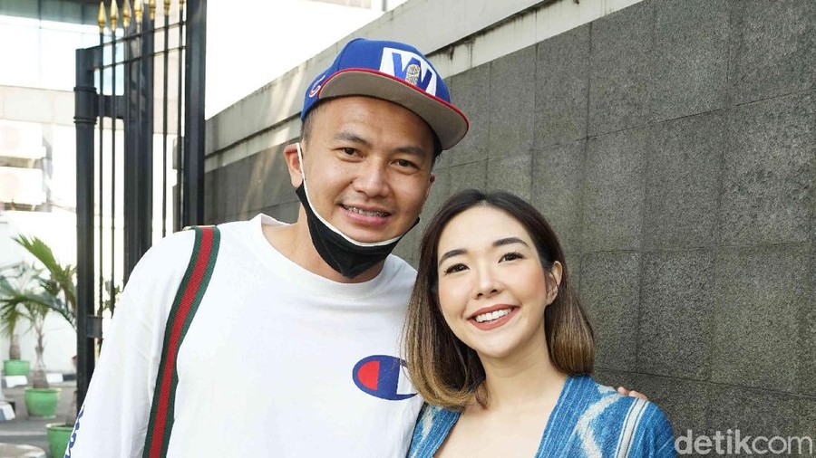 Gisel dan Wijin saat ditemui di kawasan Trans TV.