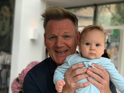 7 Potret Imut Anak Bungsu Gordon Ramsay yang Berusia 1 Tahun