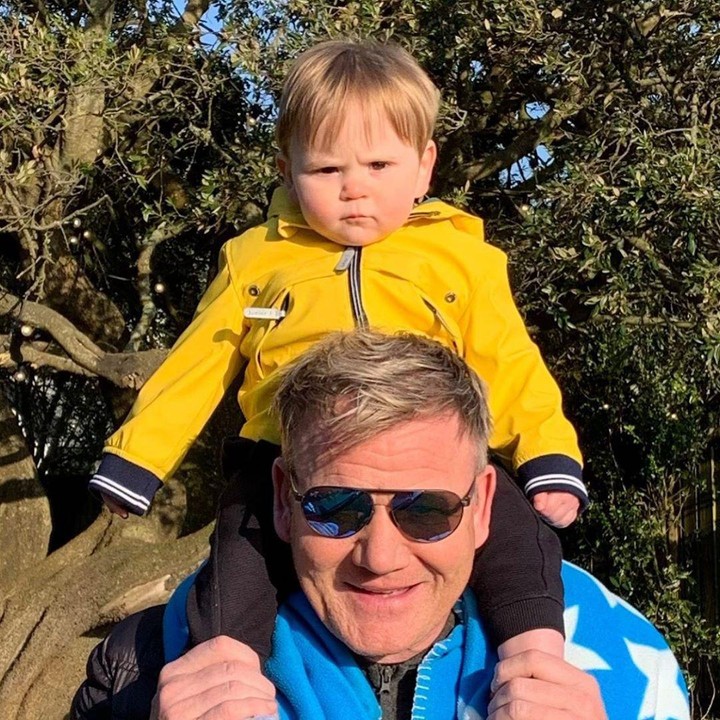 <p>Gimana, Bunda? Mirip enggak nih Oscar dan sang ayah? (Foto: Instagram @gordongram)</p>