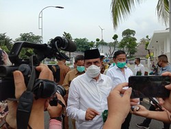 Narasi Lawan Corona Gubsu Edy: Jelangkung, Sujud Risma Hingga Marah Jokowi