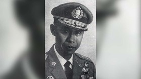 Polisi Jujur Versi Gus Dur Itu Bernama Jenderal Hoegeng