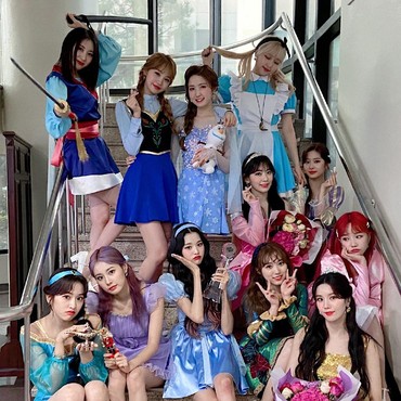 Cantiknya IZ*ONE Saat Berubah Jadi Putri Disney (Part 1)