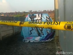 Mobil Via Vallen yang Terbakar Ditutup Pakai Banner