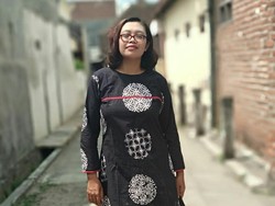 Kepincut BTS, Hidup Penulis Ruwi Meita Lebih Happy