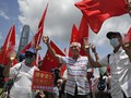 China Ancam Inggris soal Tawaran Pindah Warga Hong Kong