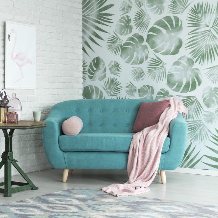 <p>Paduan warna-warna pastel seperti hijau tosca, soft green, baby pink, dan orchid dalam ruangan ini membuat pandangan menjadi teduh kan, Bunda? (Foto: Getty Images/iStockphoto/KatarzynaBialasiewicz)</p>