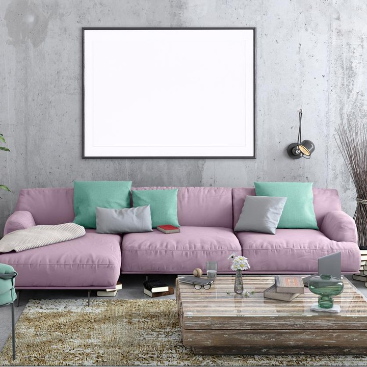 <p>Perpaduan abu, ungu muda, dan hijau tosca ini bisa membuat tampilan rumah minimalis jadi lebih nyaman dan santai. (Foto: Getty Images/ExperienceInteriors)</p>