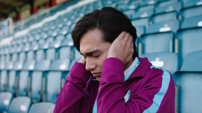 Review Film Pemburu Di Manchester Biru