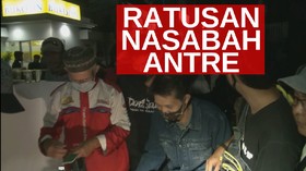 VIDEO: Ratusan Nasabah Bukopin Antre Tarik Uang