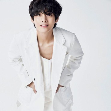 Bikin YouTuber Kaya Raya, V BTS Dapat Julukan Raja YouTube