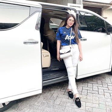 Mobil Mewah Hangus Dibakar, Via Vallen Malah Dituduh Settingan