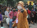 Perwali Risma, Pekerja dari Luar Surabaya Wajib Tes Corona