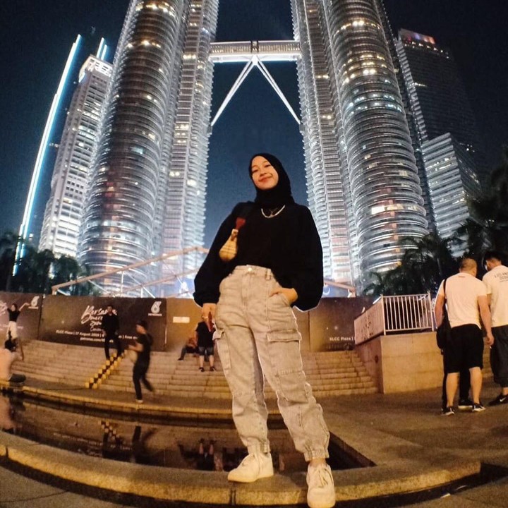 <p>Kakak Abidzar Al Ghifari ini juga suka jalan-jalan lho. (Foto: Instagram @adiba.knza)</p>