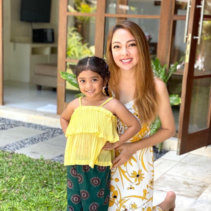 <p>dr Reisa Broto Asmoro memiliki dua anak. Nah, anak sulungnya ini perempuan bernama RR. Ramania Putri Broto Asmoro atau yang biasa disapa Ania. (Foto: Instagram @reisabrotoasmoro)</p>