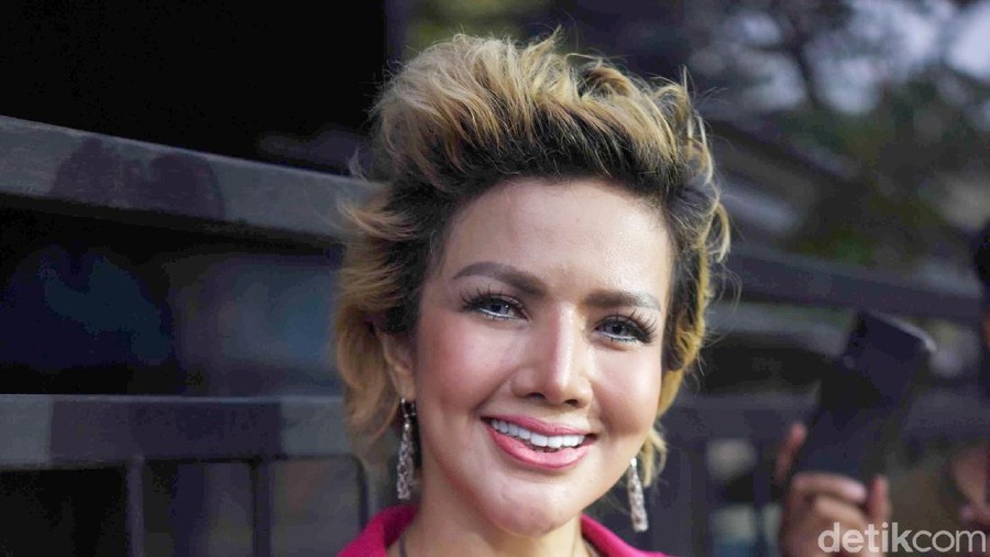 Barbie Kumalasari saat ditemui di kawasan Trans TV.