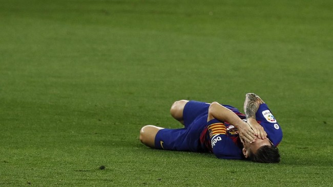 Lionel Messi disebut absen dalam latihan perdana bersama Barcelona di bawah arahan pelatih anyar Ronald Koeman.