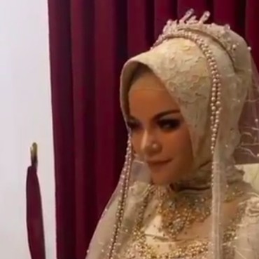 Dinar Candy Menikah, Sosok 'Suami' Berbulu Jadi Sorotan