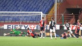Genoa vs Juventus di Liga Italia Juventus' Paulo Dybala, second right, scores a goal during an Italian Serie A soccer match between Genoa and Juventus at the Luigi Ferraris stadium in Genoa, Italy, Tuesday, June 30, 2020. (Tano Pecoraro/LaPresse via AP)