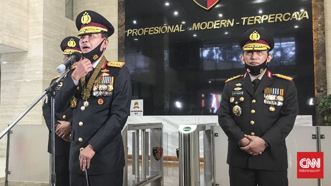 Kapolri Perintahkan Tunda Usut Kasus Paslon Peserta Pilkada Kapolri meminta anak buahnya untuk menunda penyelidikan atau penyidikan kasus yang menjerat calon kepala daerah selama tahapan Pilkada 2020.